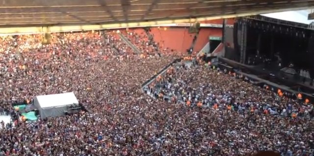 Stadion singt Bohemian Rhapsody